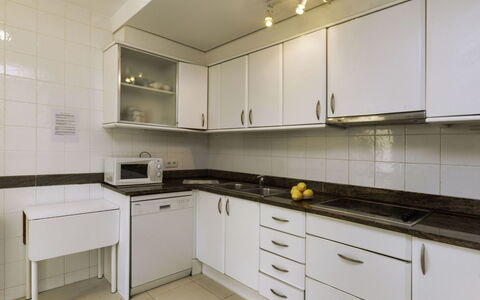 Mar Nou: Controsoffitto, Cabinetry, Costruzione, Proprietà, Mobilia, Rubinetto, Lavandino Della Cucina, Lavello, Cucina, Cucina Stufa