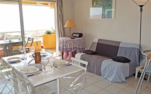 Artimon: Camera, Mobilia, Proprietà, Interior Design, Tavolo, Soggiorno, Costruzione, Pavimento, Immobiliare, Casa