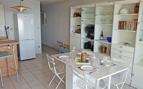 Artimon: Camera, Proprietà, Mobilia, Pavimento, Costruzione, Interior Design, Parete, Tavolo, Casa, Sala Da Pranzo