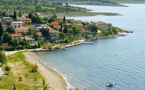 Novigrad (Zadar) 126: Acqua, Costruzione, Risorse Idriche, Proprietà, Pianta, Paesaggio Naturale, Albero, Azzurro, Barca, Lago