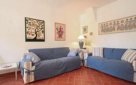 Rio Marina 400: Mobilia, Camera, Proprietà, Divano, Interior Design, Soggiorno, Parete, Pavimento, Immobiliare, Casa