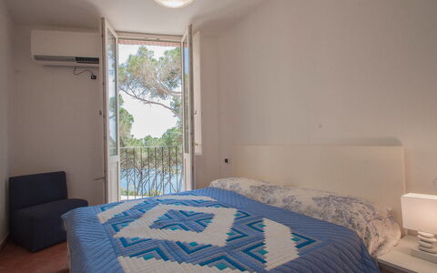 Rio Marina 400: Camera Da Letto, Camera, Letto, Mobilia, Proprietà, Lenzuolo, Telaio Del Letto, Bedding, Interior Design, Pavimento