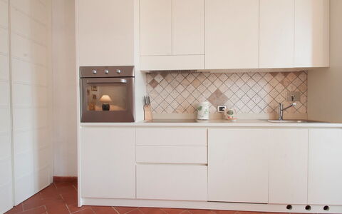 Rio Marina 400: Piastrella, Camera, Mobilia, Proprietà, Cabinetry, Cucina, Pavimento, Interior Design, Controsoffitto, Pavimentazione