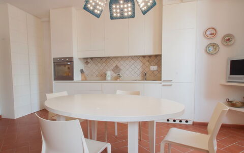 Rio Marina 400: Camera, Proprietà, Mobilia, Interior Design, Soffitto, Pavimento, Costruzione, Controsoffitto, Piastrella, Casa
