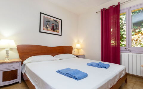 Bella Vista: Proprietà, Mobilia, Azzurro, Comfort, Interior Design, Tessile, Illuminazione, Costruzione, Legna