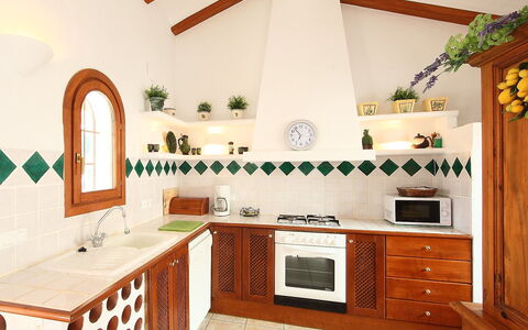 Ca Toni: Proprietà, Camera, Controsoffitto, Cucina, Cabinetry, Mobilia, Piastrella, Interior Design, Costruzione, Casa