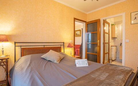 Cardella: Mobilia, Proprietà, Comfort, Legna, Interior Design, Costruzione, Illuminazione, Shade, Lampada