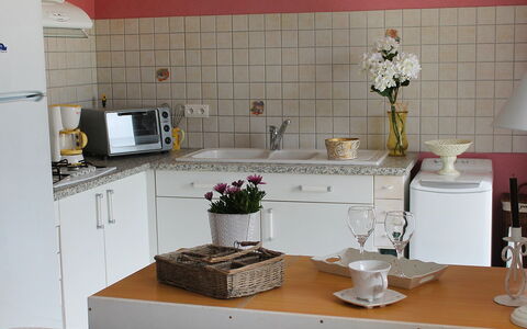 Le Clos des Sapins: Camera, Cucina, Controsoffitto, Interior Design, Proprietà, Mobilia, Casa, Casa, Piastrella, Costruzione