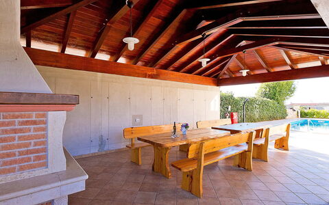Old School House: Proprietà, Camera, Costruzione, Casa, Immobiliare, Tetto, Mobilia, Casa, Fascio, Interior Design