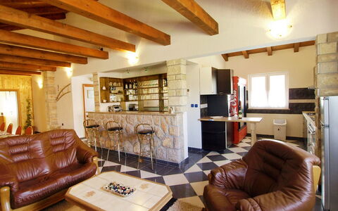Villa Ana: Camera, Soggiorno, Proprietà, Interior Design, Costruzione, Mobilia, Soffitto, Fascio, Casa, Casa