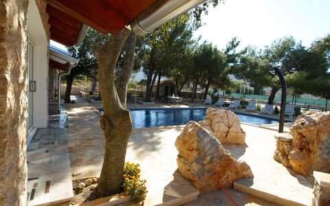 Villa Sandra: Proprietà, Albero, Acqua, Casa, Casa, Immobiliare, Architettura, Costruzione, Legna, Vacanza