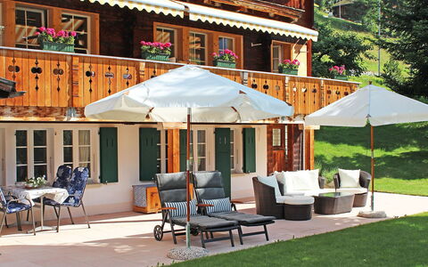 Chalet Jrene: Terrazza, Proprietà, Costruzione, Casa, Shade, Ombrello, Backyard, Casa, Immobiliare, Tetto