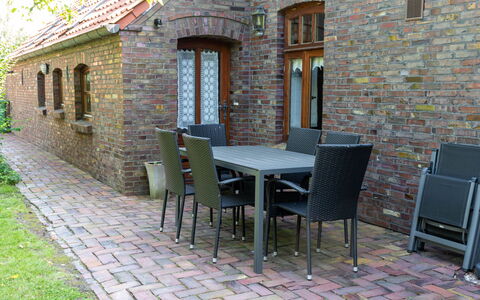 Krause: Mobilia, Parete, Brick, Legna, Mobili Da Esterno, Muratura, Arbusto, Sedia, Tavolo Esterno, Giardino