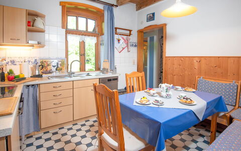 Krause: Mobilia, Legna, Interior Design, Pavimentazione, Cucina, Pavimento, Cabinetry, Camera, Soffitto, Controsoffitto