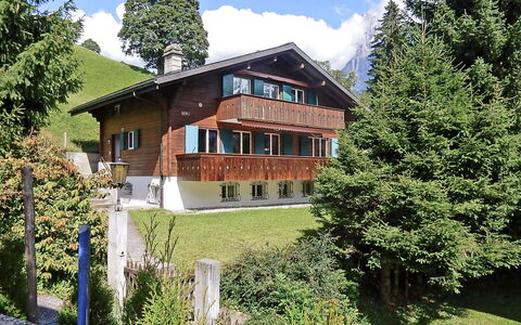 Grindelwald 322: Pianta, Cielo, Costruzione, Finestra, Nube, Albero, Paesaggio Naturale, Casa, Lotto, Larice