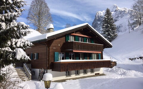 Grindelwald 322: Cielo, Nube, Neve, Costruzione, Pianta, Finestra, Albero, Casa, Pendenza, Larice