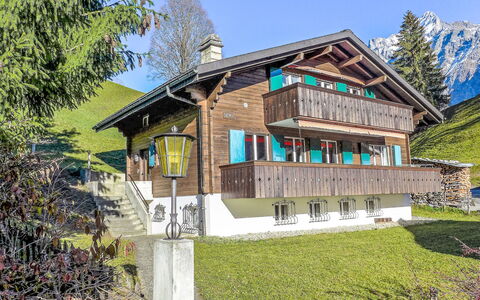 Grindelwald 322: Cielo, Pianta, Costruzione, Finestra, Albero, Lotto, Villetta, Paesaggio Naturale, Erba, Tempo Libero