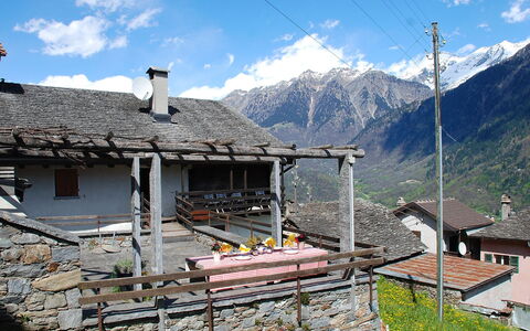 Mona: Paesino Di Montagna, Montagna, Geografia Montane, Tetto, Hill Station, Catena Montuosa, Villaggio, Area Rurale, Casa, Alpi