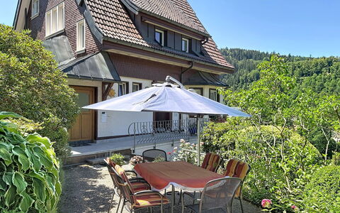 Triberg 100: Casa, Casa, Arbusto, Villetta, Tetto, Zona Residenziale, Giardino, Porta, Portico