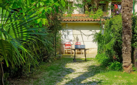 Silvia: Proprietà, Vegetazione, Verde, Casa, Cortile, Backyard, Erba, Giardino, Immobiliare, Botanica