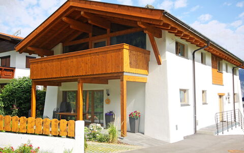 Lanner: Pianta, Costruzione, Cielo, Nube, Finestra, Casa, Porta, Architettura, Shade, Legna