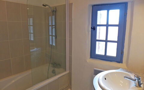 La Cadièrienne: Bagno, Camera, Proprietà, Piastrella, Parete, Idraulico Fixture, Bagno Accessorio, Mobiletto Del Bagno, Pavimento, Gesso
