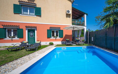 Sandra: Acqua, Pianta, Proprietà, Finestra, Costruzione, Piscina, Azzurro, Blu, Cielo, Shade