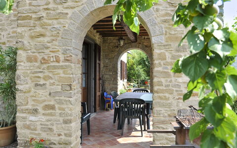 Casetta i Ciliegi: Giardino, Villetta, Agriturismo, Shade, Landscaping, Estate, Cortile, Backyard, Muro ​​Di Pietra, Hacienda