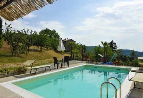 Casetta i Ciliegi: Acqua, Nube, Cielo, Pianta, Proprietà, Piscina, Costruzione, Azzurro, Albero, Shade