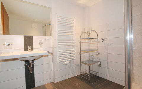See 175: Bagno, Camera, Proprietà, Piastrella, Pavimento, Costruzione, Architettura, Idraulico Fixture, Immobiliare, Interior Design