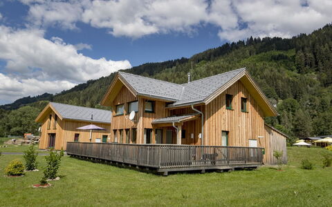 Murau 202: Nube, Cielo, Pianta, Costruzione, Proprietà, Montagna, Casa, Albero, Paesaggio Naturale, Legna