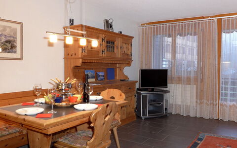 Schoneggacher Apt. S: Mobilia, Tavolo, Proprietà, Cornice, Legna, Costruzione, Interior Design, Pianta Della Casa, Tavola, Pavimento