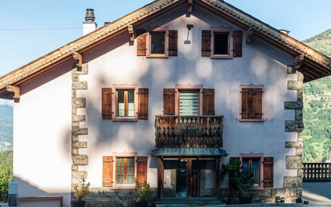 Le Dahu: Pianta, Cielo, Proprietà, Finestra, Costruzione, Porta, Illuminazione, Architettura, Legna, Casa