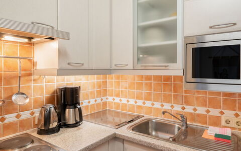 Haus Point: Cabinetry, Controsoffitto, Lavandino Della Cucina, Lavello, Proprietà, Stufa A Gas, Cucina Stufa, Elettrodomestico Da Cucina, Costruzione, Piano Cottura