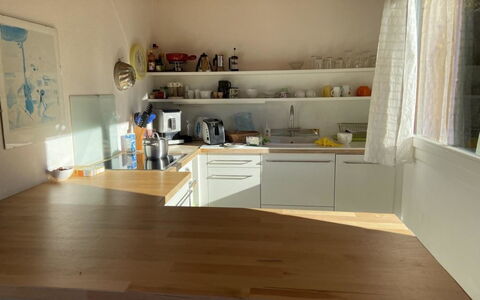 Chalet Weitblick: Cabinetry, Mobilia, Controsoffitto, Costruzione, Tavolo, Legna, Cucina, Interior Design, Pavimento, Pavimentazione