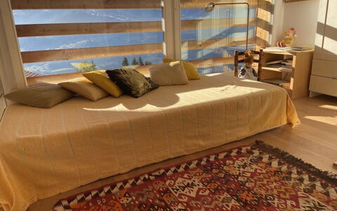 Chalet Weitblick: Mobilia, Interior Design, Pavimento, Pavimentazione, Legna, Camera, Soffitto, Camera Da Letto, Tessile, Letto