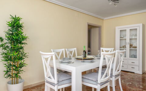 Playamar: Tavolo, Mobilia, Proprietà, Pianta, Sedia, Ventilatore, Interior Design, Legna, Illuminazione, Porta