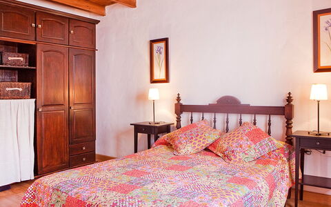 De Aitana: Mobilia, Cornice, Costruzione, Comfort, Legna, Tessile, Telaio Del Letto, Interior Design, Architettura, Pavimento