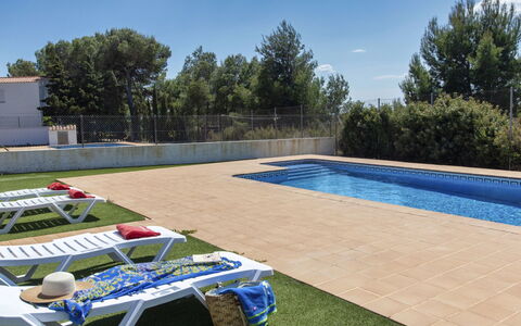 Villa Malva Ii: Cielo, Pianta, Acqua, Piscina, Blu, Albero, Mobili Da Esterno, Shade, Erba, Tavolo