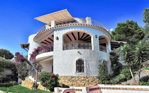 Flova: Pianta, Cielo, Finestra, Costruzione, Albero, Casa, Parete, Immobiliare, Facciata, Tetto