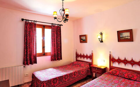Flova: Mobilia, Proprietà, Decorazione, Comfort, Legna, Costruzione, Tessile, Illuminazione, Interior Design, Arancia