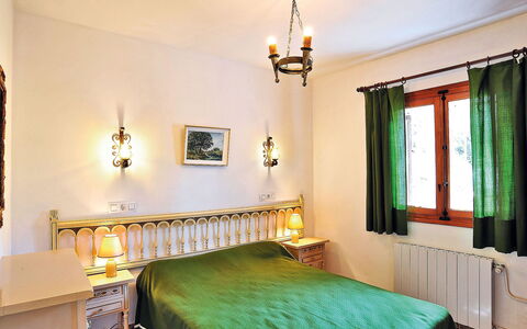 Flova: Proprietà, Mobilia, Verde, Costruzione, Azzurro, Comfort, Legna, Finestra, Interior Design, Architettura