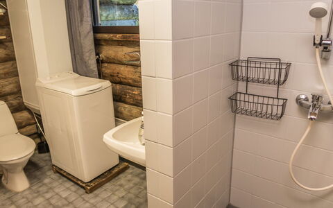 Hallan Kelo: Toilet Seat, Legna, Idraulico Fixture, Pavimentazione, Bagno, Pavimento, Gabinetto, Interior Design, Idraulico, Camera