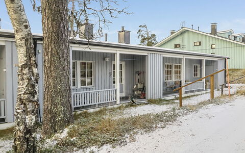 Saariselän Väärtin Kammi 2: Casa, Casa, Villetta, Porta, Raccordo, Finestra A Ghigliottina, Cortile, Estate, Congelamento, Inverno