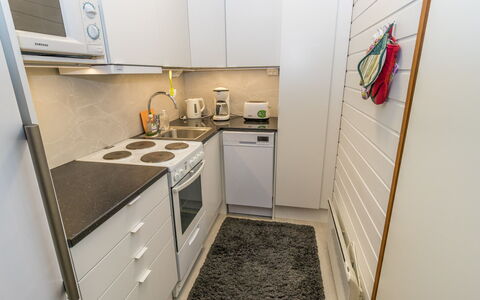 Saariselän Väärtin Kammi 2: Elettrodomestico Da Cucina, Pavimentazione, Apparecchio Major, Cucina, Legna, Pavimento, Interior Design, Controsoffitto, Mobilia, Camera