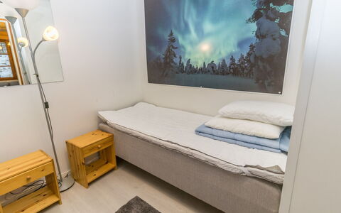 Saariselän Väärtin Kammi 2: Camera Da Letto, Mobilia, Pavimento, Letto, Pavimentazione, Interior Design, Lenzuolo, Camera, Biancheria, Bedding