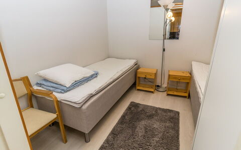 Saariselän Väärtin Kammi 2: Pavimento, Pavimentazione, Letto, Camera Da Letto, Parete, Legna, Interior Design, Mobilia, Lenzuolo, Bedding