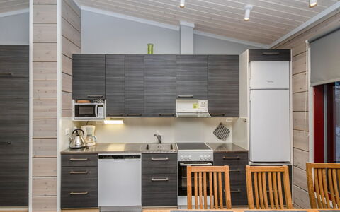 Tuiskukuru B: Pavimentazione, Legna, Interior Design, Mobilia, Cucina, Pavimento, Pavimento In Legno, Apparecchio Major, Soffitto, Elettrodomestico Da Cucina