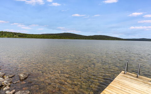 Villa Goskanjavri: Blu, Acqua, Risorse Idriche, Corpo D'Acqua, Paesaggio Naturale, Orizzonte, Waterway, Costiera E Morfologie Oceanic, Banca