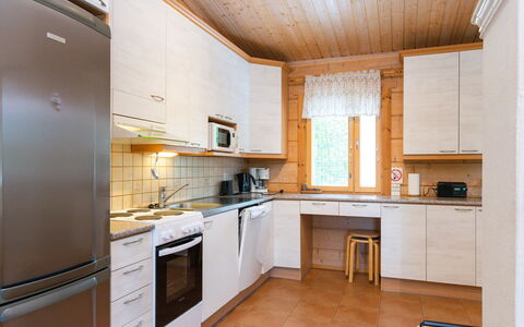Hot Pool Cottage Iitu: Cucina, Controsoffitto, Legna, Elettrodomestico Da Cucina, Pavimentazione, Interior Design, Cabinetry, Apparecchio Major, Mobilia, Soffitto